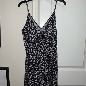 Pretty black-and-white flowery Flowey dress